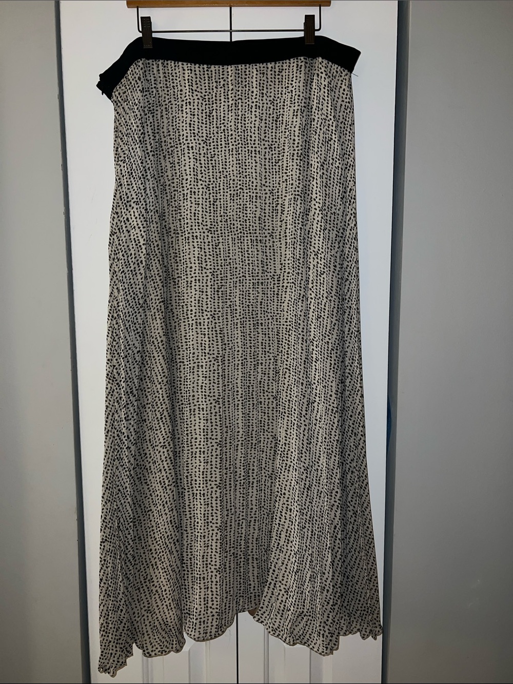 Ann Taylor Black and Cream Pleated Printed Maxi Skirt